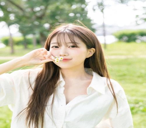 LCK主持李恩彬分享夏日写真：你好呀，夏天