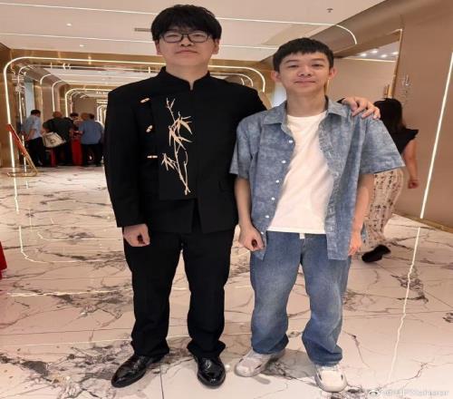 新婚快乐Sheer分享与新郎Care合照：沾点喜气