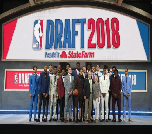 2018年的今天：艾顿高中状元东契奇探花吹杨5号秀SGA第11顺位