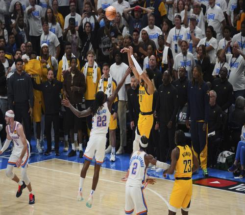 讨论2025年NBA总决赛：雷霆应如何避免落入系列赛02落后的局面