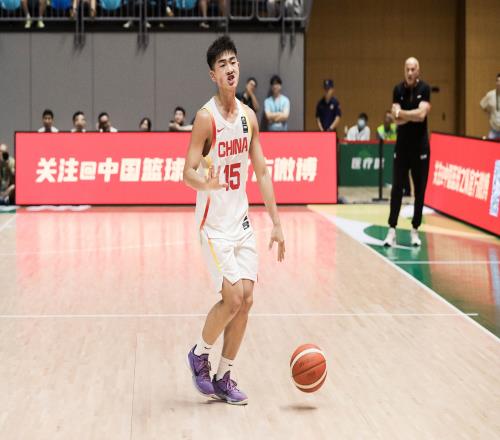 媒体人：国青热身赛没有主场哨甚至偏对方三分投射仍需提高
