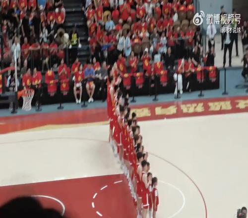 WNBA火辣悍将里斯近在咫尺的上篮荒腔走板美媒绷不住了