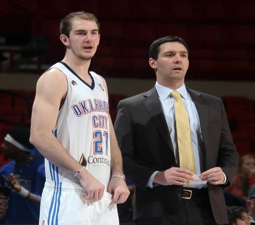 卡鲁索和戴格诺特8年前就在G联盟合作过如今共同夺得NBA总冠军