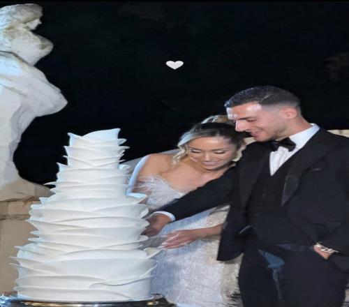 姐弟恋修成正果！达洛特与女友克劳迪娅举办婚礼