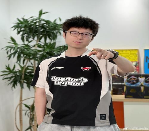 米勒晒MSI出征战袍：等一波兄弟们的表现了！加拿大见！