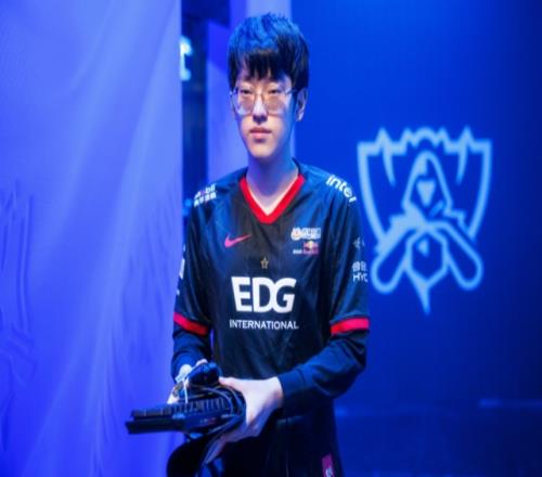 Reddit网友热议Scout被判3000w：EDG法务NB，Scout这下完了哈哈哈