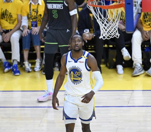 美媒模拟湖勇网3方交易：湖人得赵四+库明加勇士得DFS+克内克特