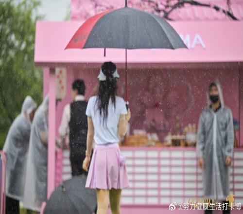 糖小幽晒照：昨天淋雨打了一天的比赛，发发花絮！