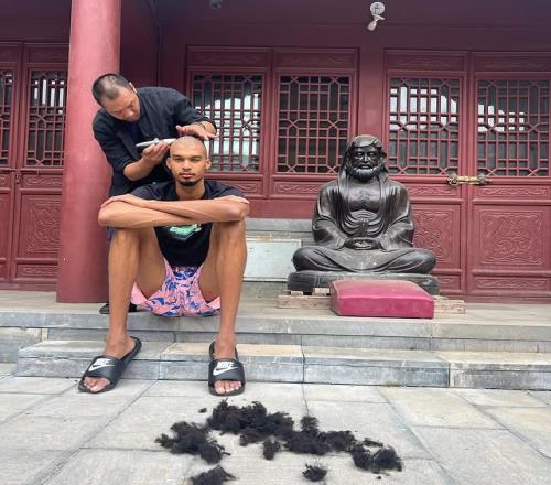 高僧来袭文班亚马社媒晒多图回顾少林寺修行之旅