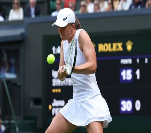 斯瓦泰克直落两盘击败阿扎伦卡，晋级WTA500巴特洪堡站8强