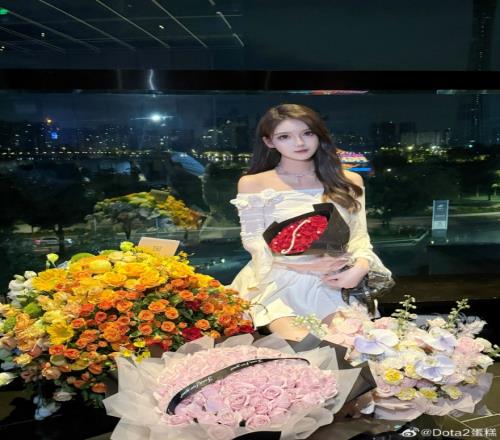 DOTA2女解说蛋糕晒照：許願日..