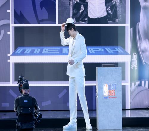杨瀚森成登陆NBA山东第一人当年宋涛被选中后重伤无缘NBA
