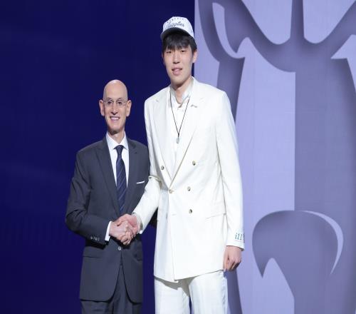 首轮16顺位！杨瀚森成为NBA历史上第九位被选中的中国球员