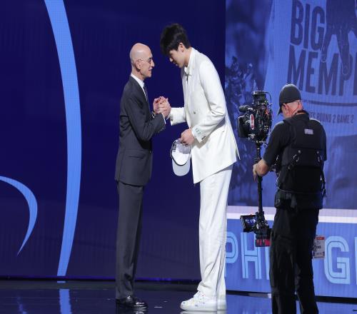 青岛GM：杨瀚森登陆NBA是天赋的兑现我们没辜负他及其父母的信任