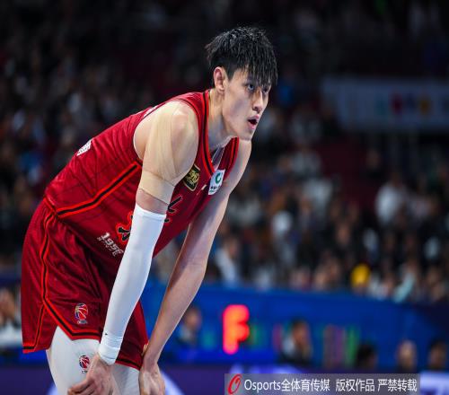 媒体人：曾凡博又获得冲击NBA的机会就是过去一个赛季最大的收获