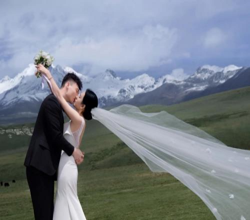 撒狗粮！鄢手骐妻子晒二人的甜蜜婚纱照