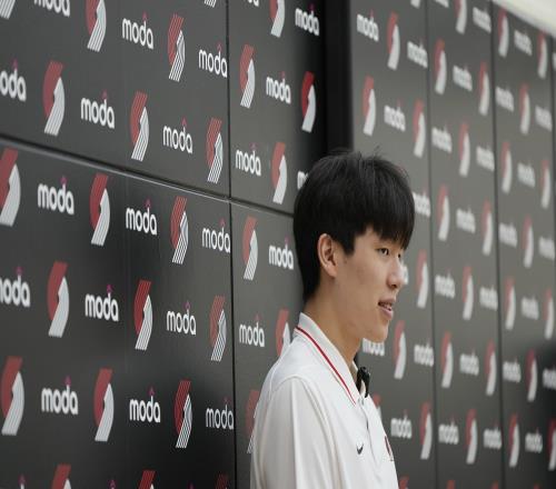 队记谈杨瀚森：不是最好的选择寄希望于他变成约基奇不现实