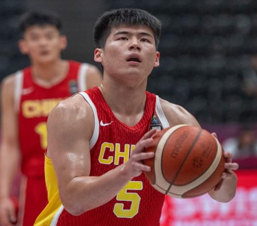 麦穗丰：假如球员态度都是正确的那问题可能只会出在教练身上