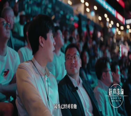 选秀大会现场，有人喊道：杨瀚森，准备了！小杨一脸懵：要叫我