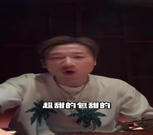 前恒大球员这么会玩啊荣昊：约一个韩国小姐姐吃饭，超甜的