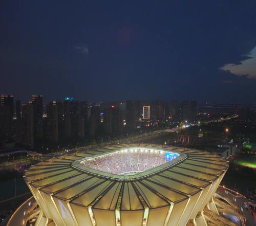 气势直接拉满！扬州VS苏州天空闪电不断