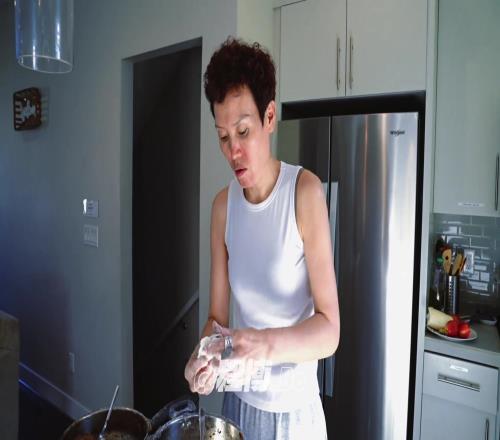 杨瀚森妈妈：他小时候就爱吃饺子，上次吃还是过年呢