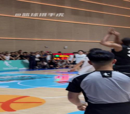 NBA球员的天赋！凯尔登约翰逊来中国打球简直就是降维打击