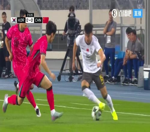 这个1V2相当漂亮，杨晨：个人建议王钰栋边路更能发挥出特点