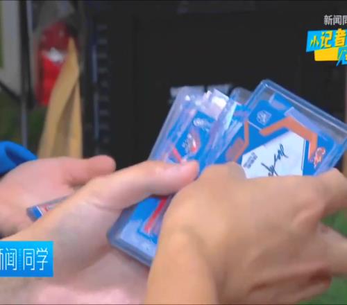 徐皓阳从小就是曼联球迷，平时休息的时候都喜欢穿着曼联球衣
