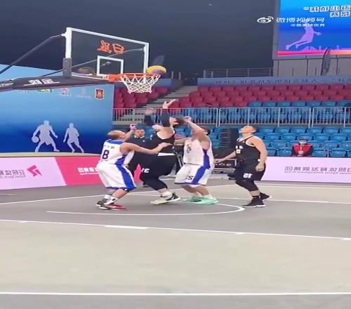 王哲林这个视频在外网火了，外媒发问：这就是CBA的MVP
