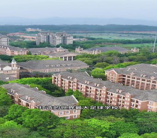 许家印花费170多亿打造恒大足球学校，如今凄凉到不足500人
