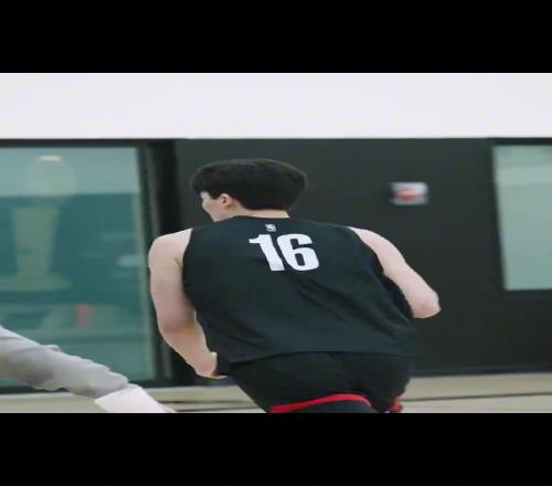 杨瀚森训练DAY3视频来咯！网友：亚洲杯我让周琦打封闭上场！