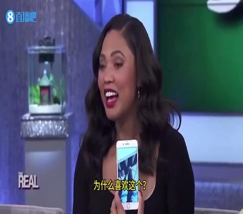 阿耶莎曾在节目中透露：库里是足控，他很迷恋我的玉足