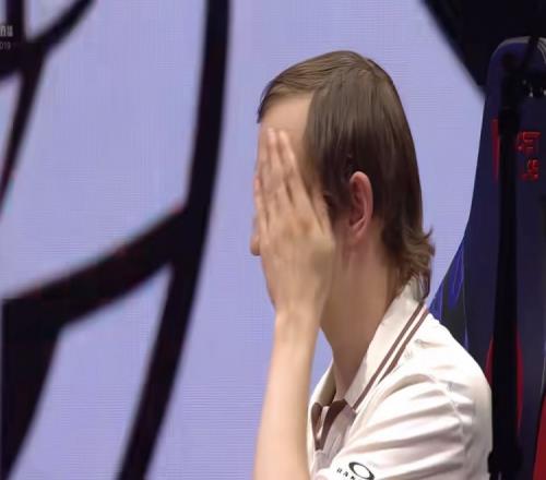 媒体人：给机会G2没把握住第二局BP出来后面没悬念Caps满头大汗