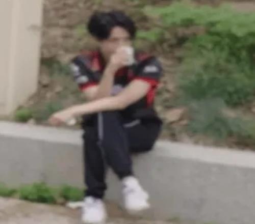 点自己呢G2官推整活：这么强势的首局，如果被让一追三可就耻辱了