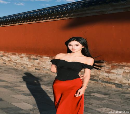 KGL女解说诗诗晒出北京旅游美照：这直角肩有点火辣