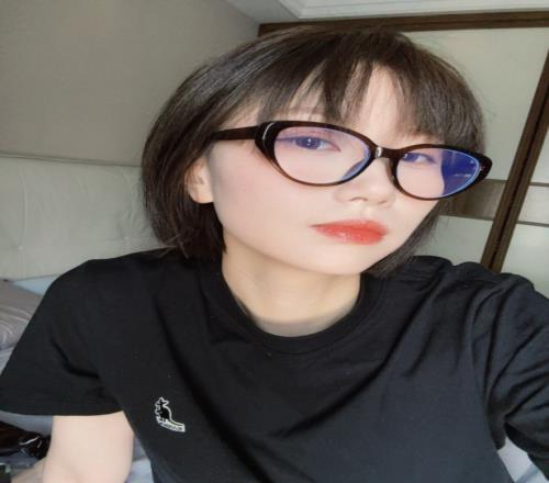 嫂子开门我是米勒！解说米勒妻子晒照：