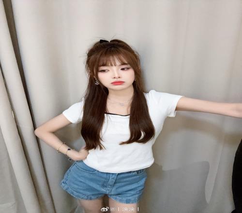 互动女主持人泱泱晒出自拍：嘻嘻不嘻嘻，败者组加油杀出来吧