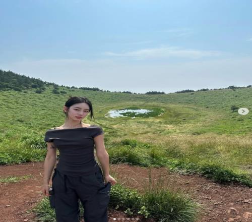 Peyz姐姐晒照：到户外呼吸新鲜空气