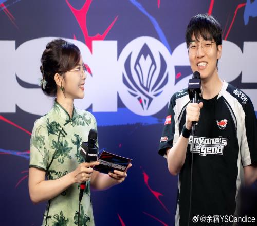 余霜分享MSI工作照：MSI霜Buff又是努力的一天