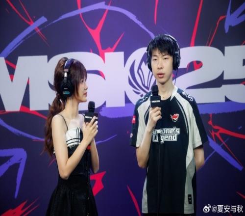 夏安分享工作照片：去书写下一章的故事吧AL明天比赛加油！