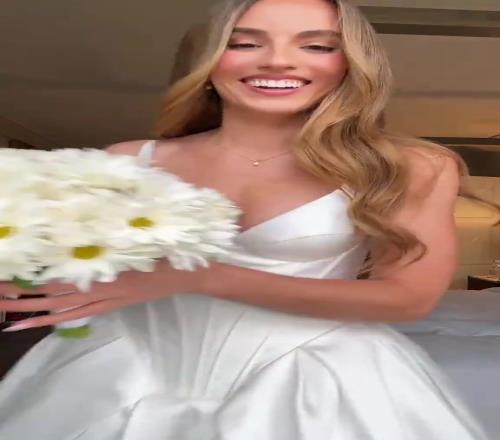 知道你结婚了！瑞秋视频晒婚纱变装