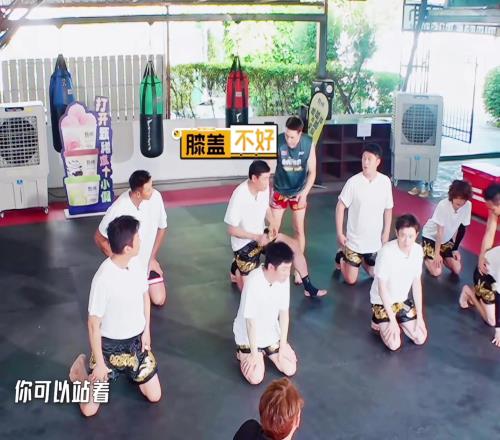 范志毅为易建联作解释：我俩膝盖都不好，陈赫他是排球运动员