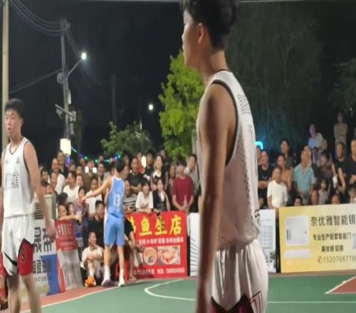要不你俩观众席找个位置坐坐