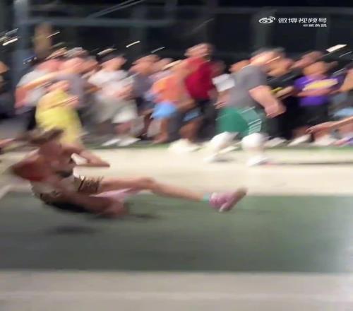 真对抗啊！看过那么多篮球网红，这女的是真的血汗钱