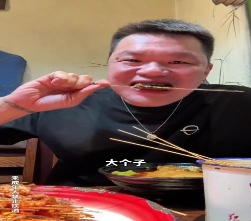 朱芳雨：兄弟们，在东北寻找100块的快乐