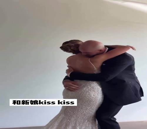 嫂子真美！恭喜卡鲁索今年夏天又收获一枚戒指