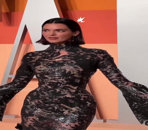 女人的胜负欲！肯豆瞥了一眼C位的Lisa，表情很不屑地走了