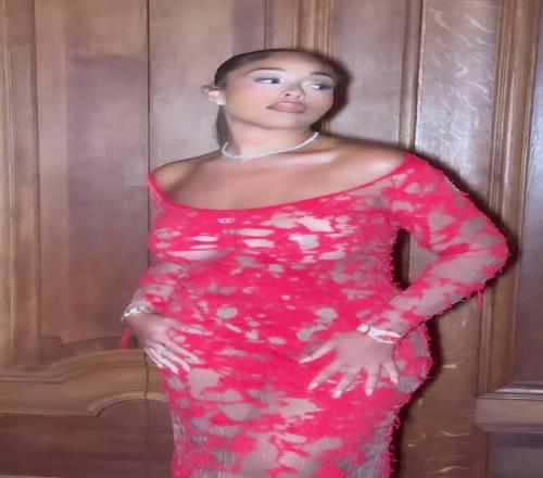 唐斯女友JordynWoods这身材也是极为炸裂，实在丰满啊