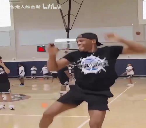 岁月留下了痕迹！威少打板自抛自扣失败：如果是25岁我就扣进了！